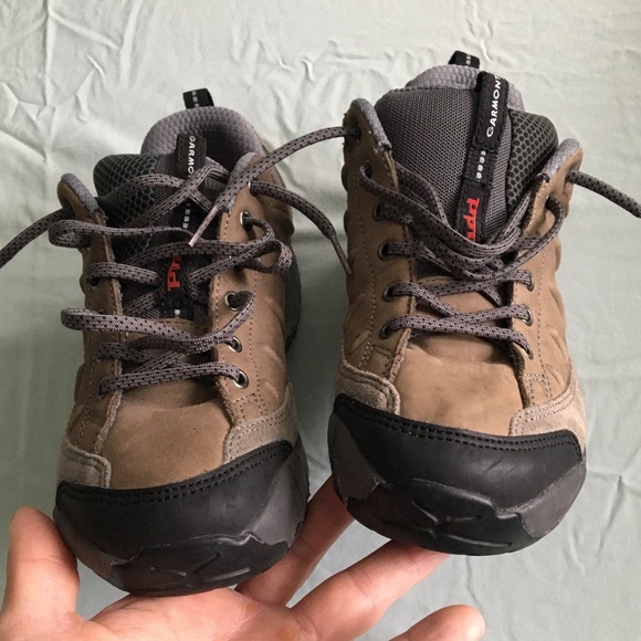 Women's Garmont hiking shoes, size 8. - Picture 10 of 14